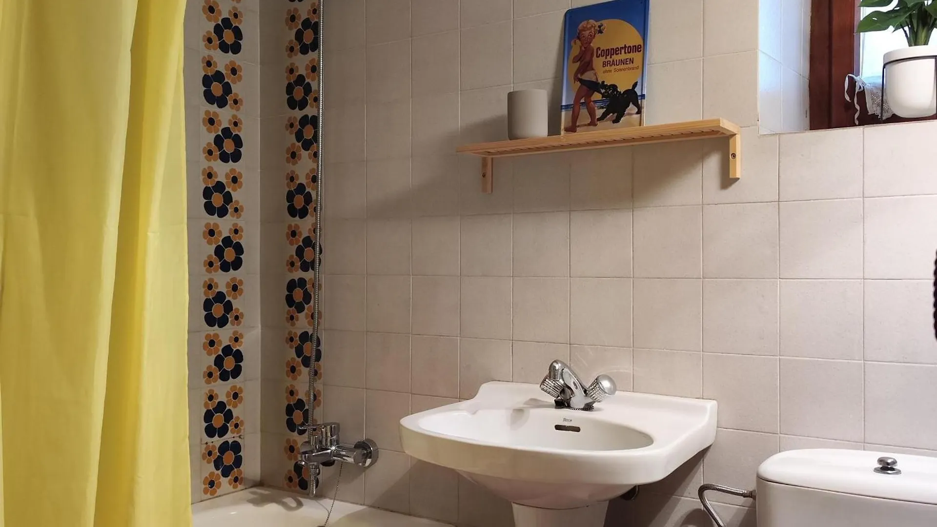 Casa De Piedra Del Siglo XVII Restaurada Con Encanto, Para 8 Personas, En Castello D'Empuries - Es-228-96 Feriehus