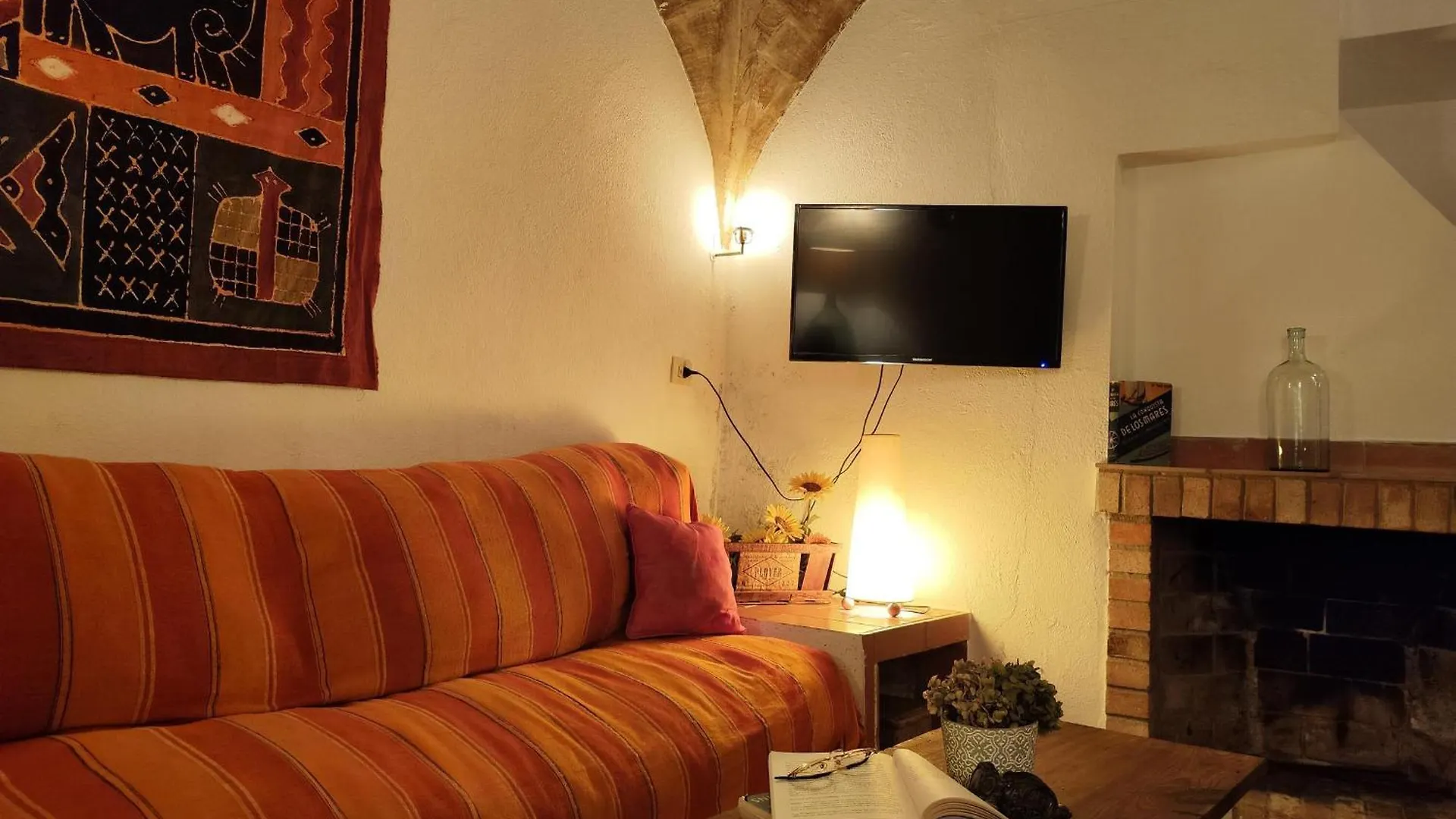 Casa De Piedra Del Siglo XVII Restaurada Con Encanto, Para 8 Personas, En Castello D'Empuries - Es-228-96